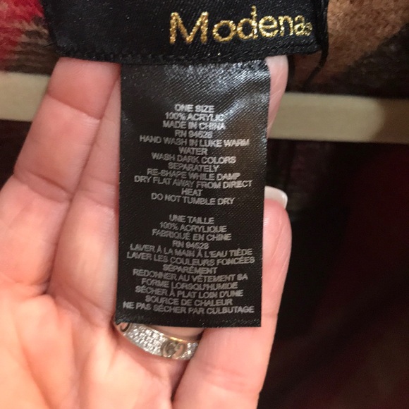 Red Cape - Picture 8 of 8